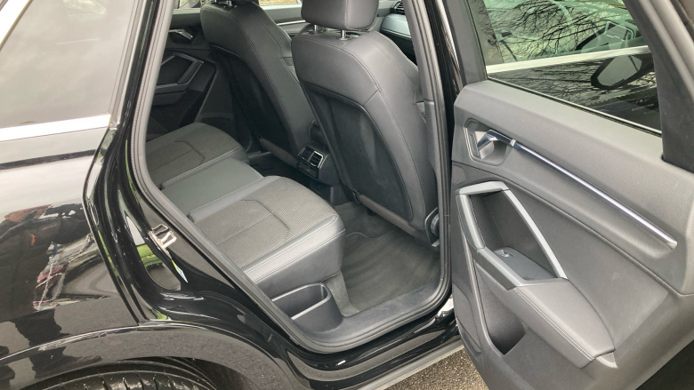 Audi Q3 35 TDI S Line 5dr S Tronic Diesel Estate